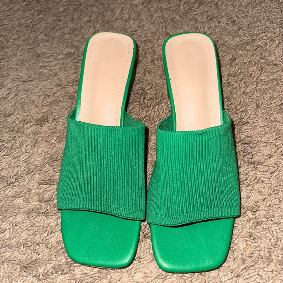 New Green heels 💚 - Picture 2 of 2